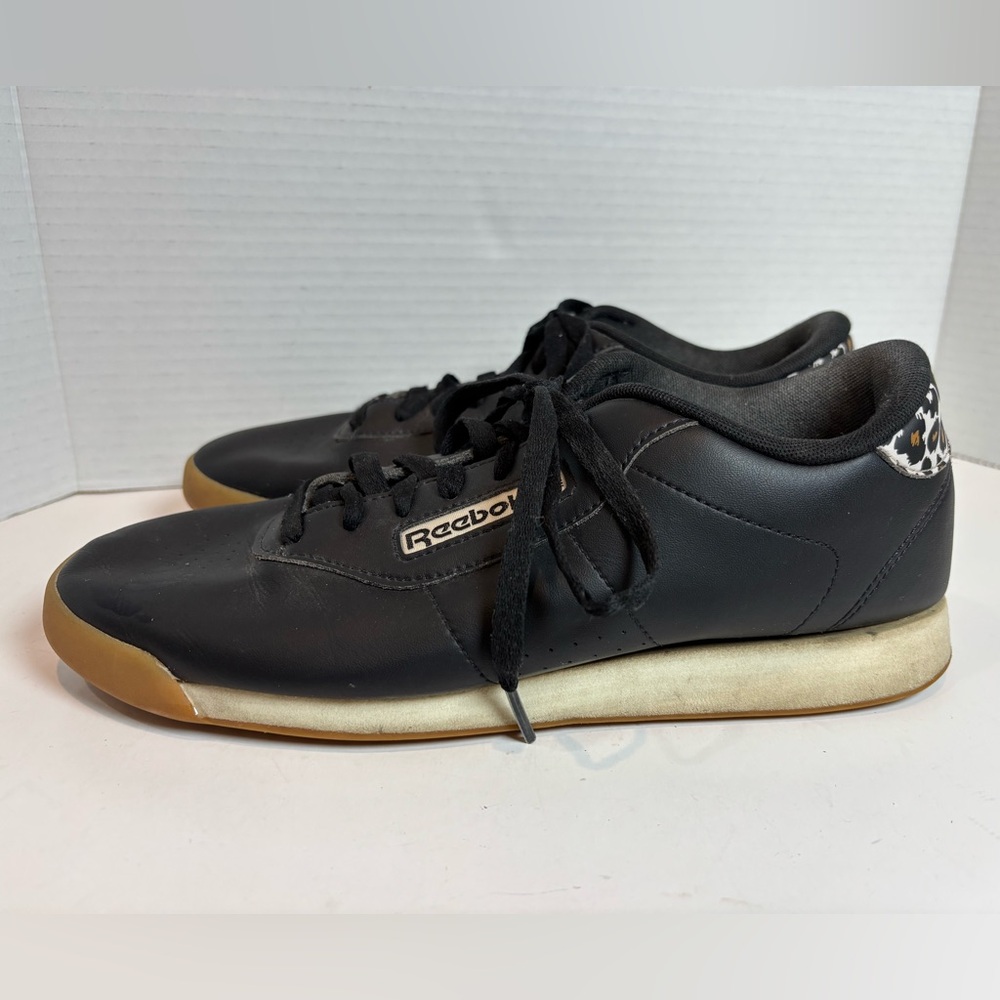 Reebok Princess Womens 9.5 Black Sneakers Gum Sole Leopard Heel Accent Low Top